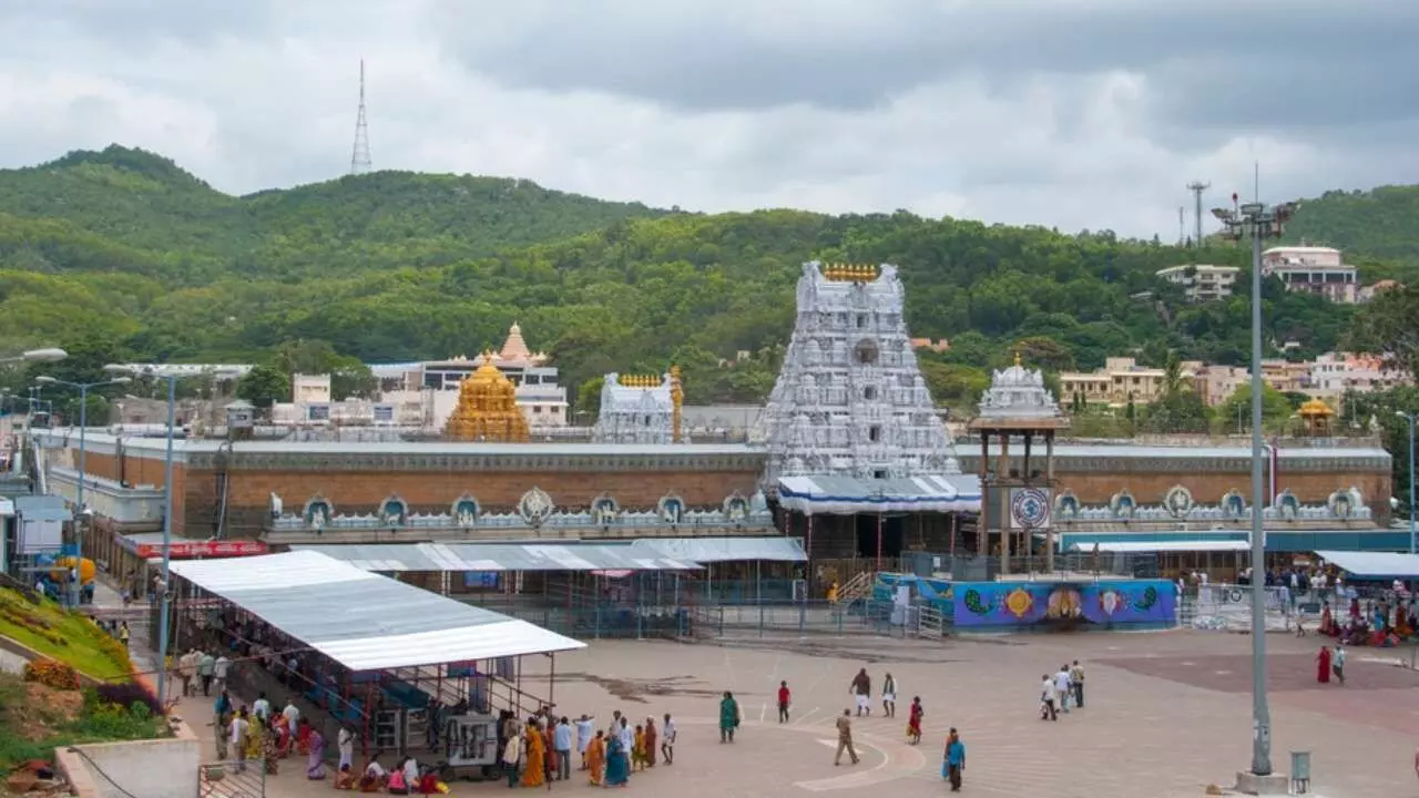 Tirumala TTD: తిరుమలకు వెళ్లాలని అనుకుంటున్నారా.. ఈ విషయాలు తెలుసుకోండి