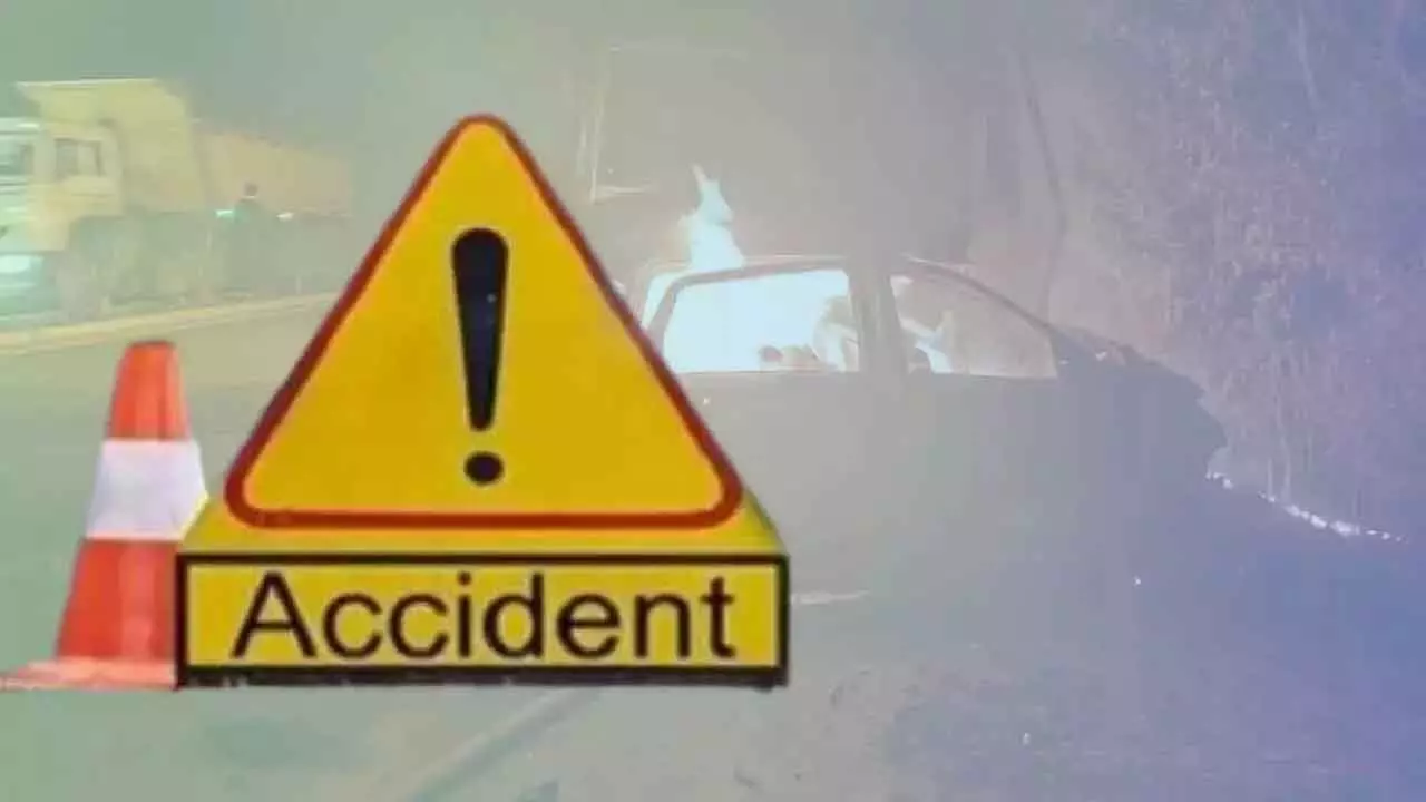 Accident : ఎక్స్‌ప్రెస్‌వేపై రెండు కార్లు ఢీ.. ఏడుగురు దుర్మ‌ర‌ణం