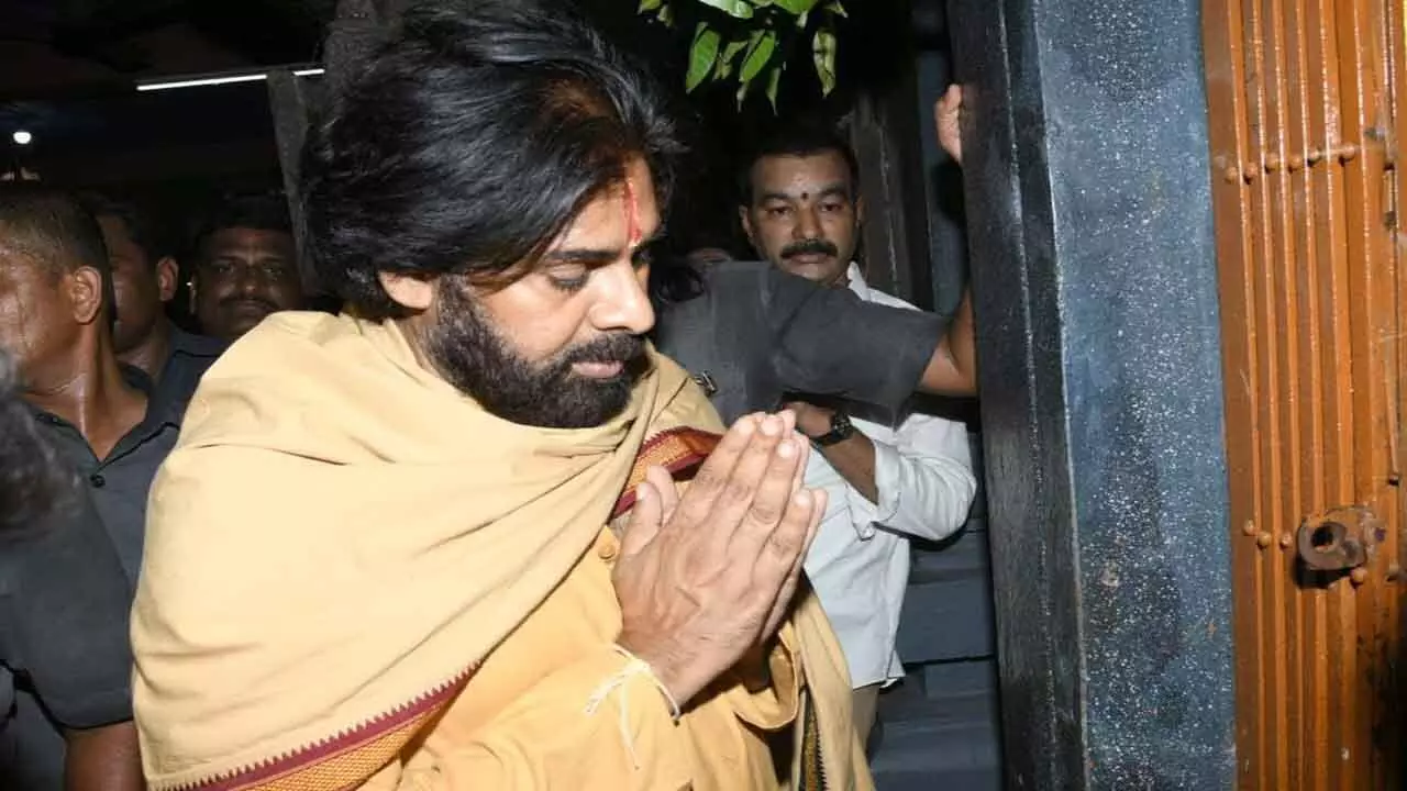 Deputy CM Pawan Kalyan : పురూహుతికా అమ్మవారిని దర్శించుకున్న పవన్ కళ్యాణ్