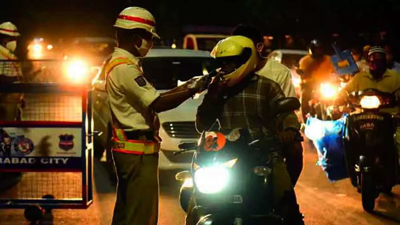 Hyderabad : తాగి ఆగ‌ట్లే.. తోలుతున్నారు.. అందుకే 10 రోజుల్లో 1,614 డ్రంక్ అండ్ డ్రైవ్ కేసులు