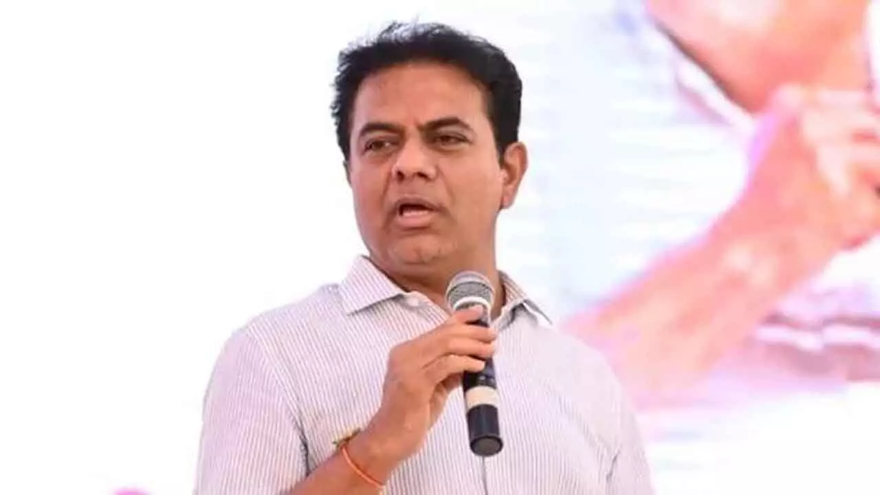 KTR : ఒక్క ఉద్యోగం కూడా ఇవ్వలేదు.. రేవంత్‌, రాహుల్‌పై కేటీఆర్ ఫైర్‌