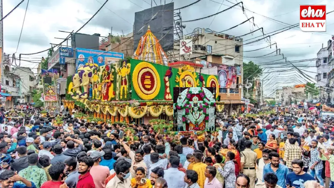 Lal Darwaza Bonalu : భక్తులతో కిటకిటలాడుతోన్న సింహవాహిని అమ్మవారి ఆలయం