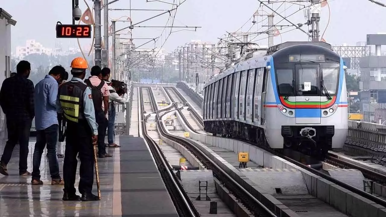 Hyderabad Metro : హైద‌రాబాద్‌ మెట్రో.. నేటి నుంచి ఈ మార్పు..!