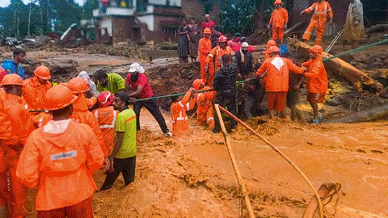 Wayanad Landslides : కేర‌ళ‌లో ప్ర‌కృతి బీభ‌త్సం.. 143 మంది మృతి