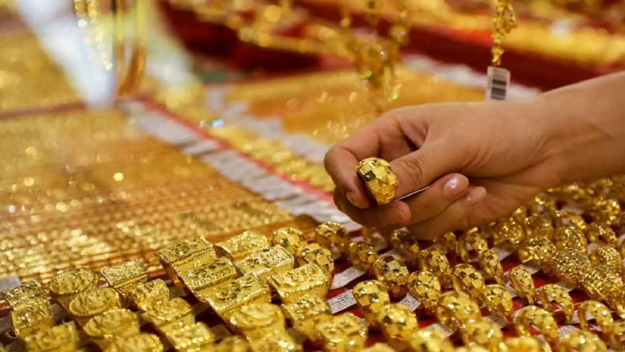 Gold Price : ఈ రోజు బంగారం ధరలు.. చెక్ చేయండి ఇక్క‌డ‌..!