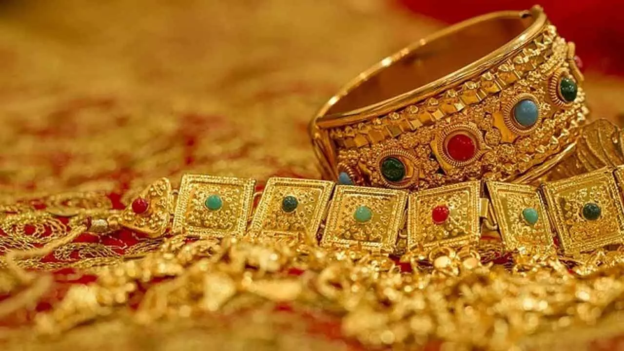 Gold Price : రాఖీకి బంగారం కొంటున్నారా.? అయితే ఇక్క‌డ ధ‌ర‌లు తెలుసుకోండి..!