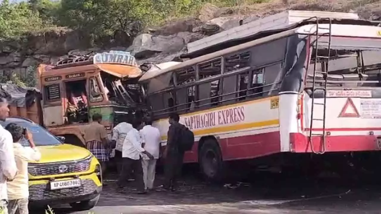 Chittoor Accident : ఏపీలో ఘోర రోడ్డు ప్రమాదం.. ఎనిమిది మంది మృతి