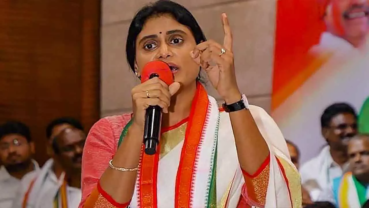 YS Sharmila : వైద్య కళాశాలల ప్రైవేటీకరణపై చంద్ర‌బాబు నోరు విప్పాలి