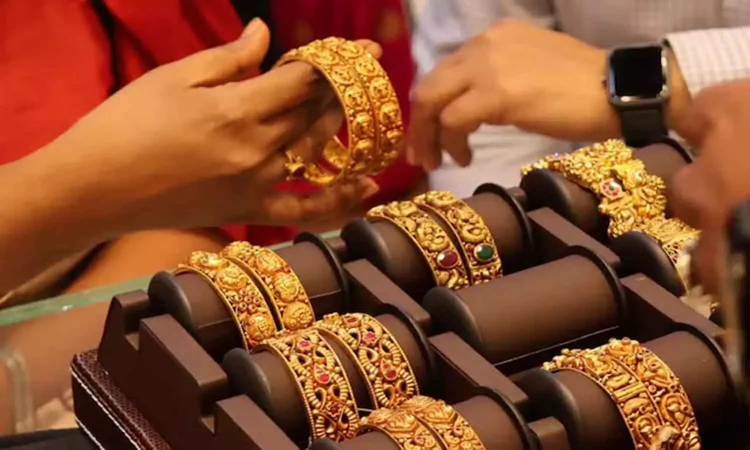 Gold Price : త‌గ్గిన బంగారం ధ‌ర‌లు.. స్థిరంగా వెండి రేటు