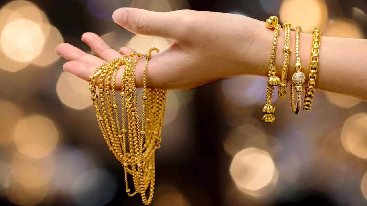 Gold Price : బంగారం, వెండి ధరలు ఇక్క‌డ తెలుసుకోండి