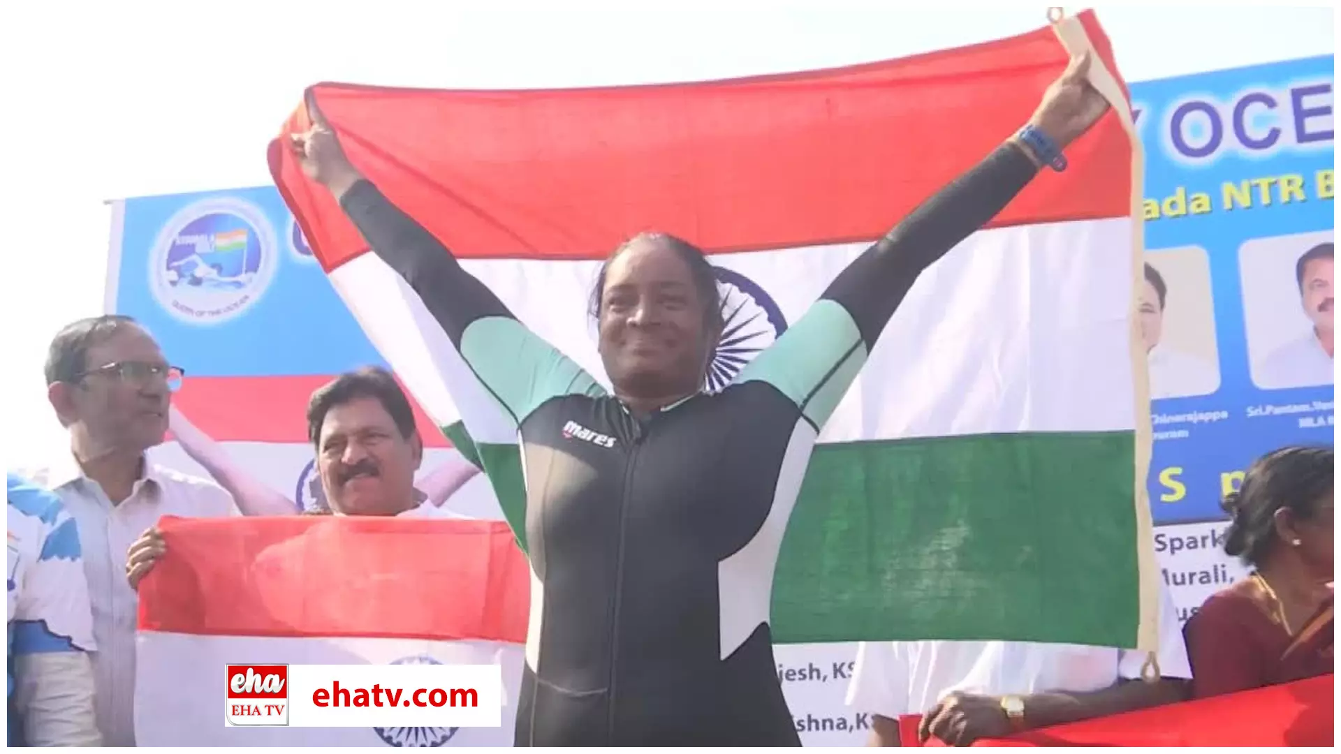 52-Year-Old Woman Sets Records :  సముద్రంలో 150 కీ.మీ ఈది రికార్డు సాధించిన 52 ఏళ్ల మహిళ