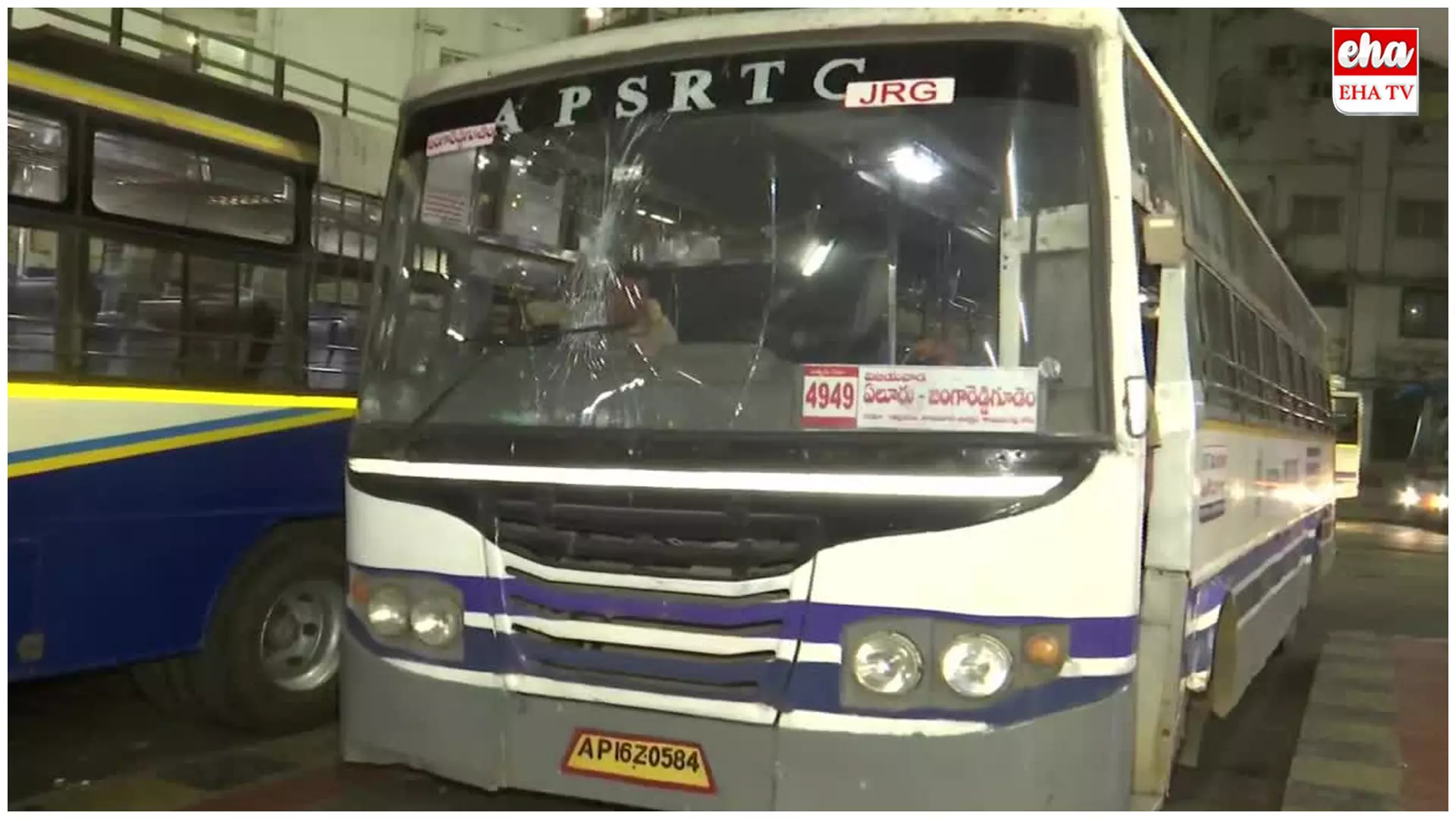 RTC Bus :  బస్టాండ్‌లో ప్లాట్‌ఫామ్‌పైకి దూసుకెళ్లిన బస్సు